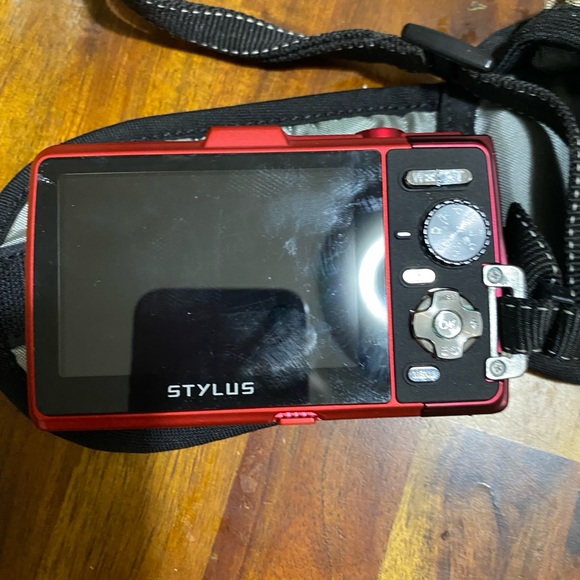 Olympus A neat little camera that can be used to take pictures even underwater. - Picture 3 of 3